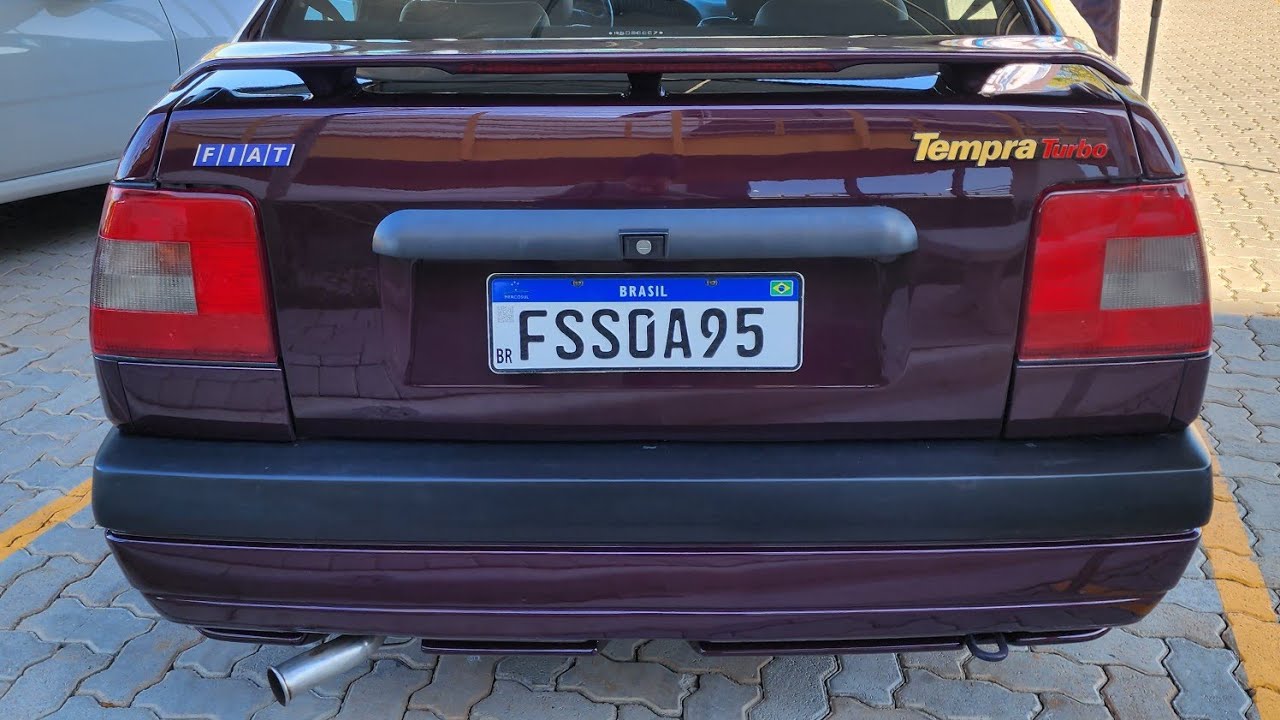 [BRASIL] Fiat Tempra Turbo Dos y Cuatro Puertas afuera del Museo Dream Cars en San Pablo