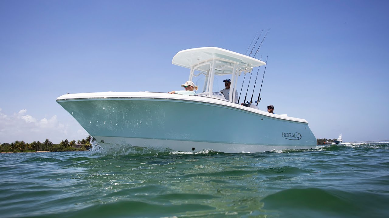 Обзор лодки Robalo R230 — 23-футовая лодка с центральной консолью для рыбаков и семьи [FS Best Bo...