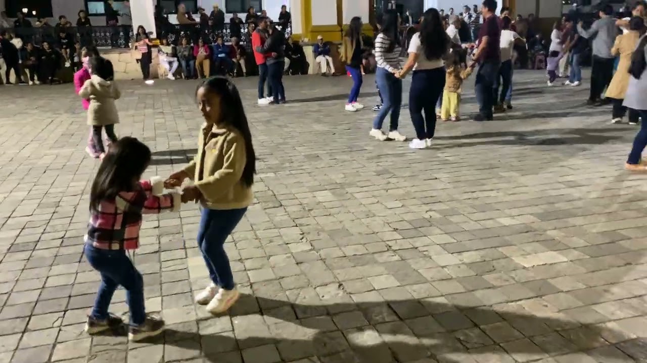 Dominguito de marimba el la ciudad de Comitán Chiapas RITMO CALIENTE presente 