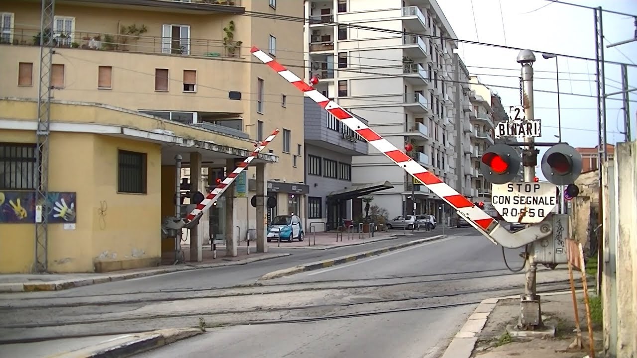Spoorwegovergang Bari (I) // Railroad crossing // Passaggio a livello