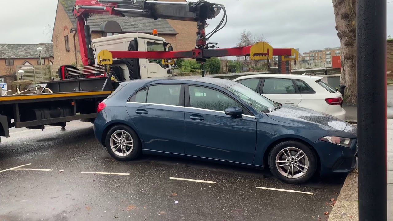 Towtruck Removing illegally parked car