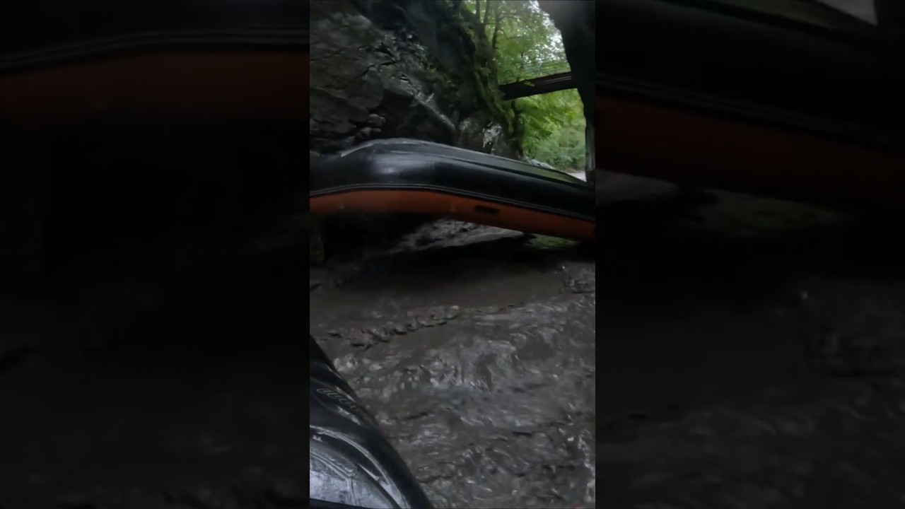 THAT WAS CLOSE 😱🤞 #whitewaterkayaking #kayaking #eggstreamkayak