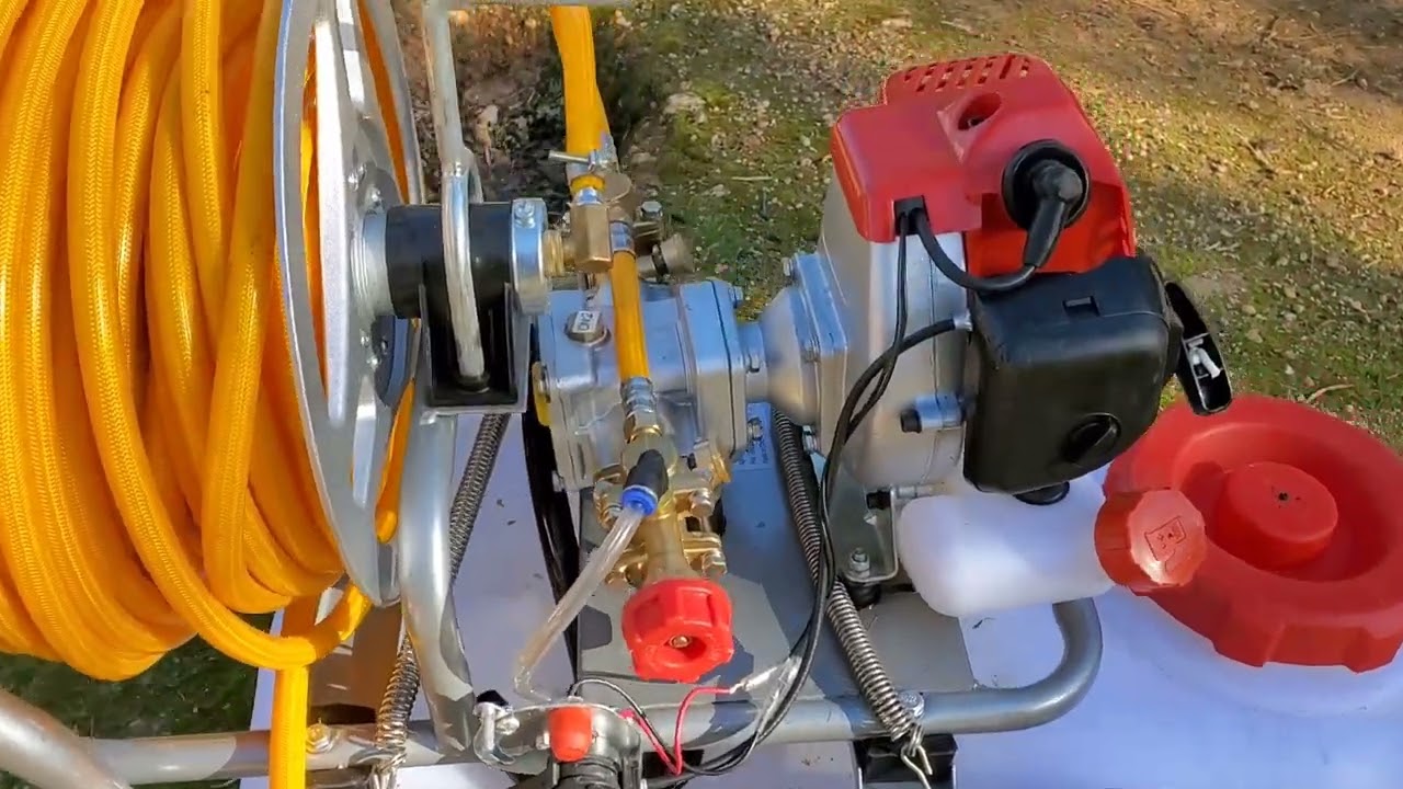 Papá, ¿cómo lo hago? Fumigadora de gasolina GeoTech SP 520 2S con motor de 2 tiempos de mezcla.