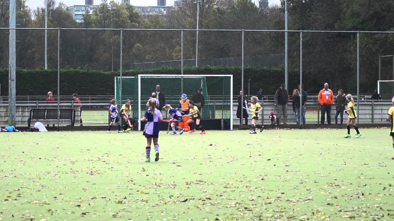 Een mooi genomen strafcorner HDS M8E1 - HVS M8E1