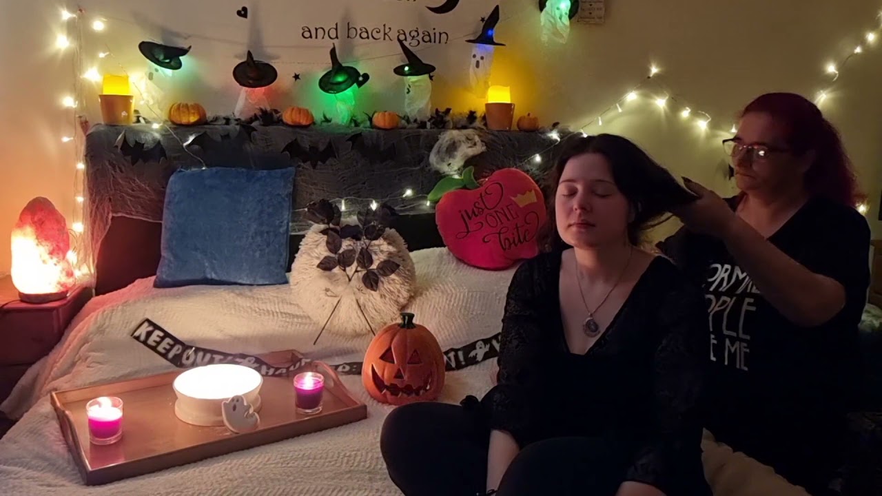 🎃 ~ ASMR Halloween Hairbrushing & Playing With some Back Pampering. Spooky ~ Creepy ~ But Relaxing 🎃