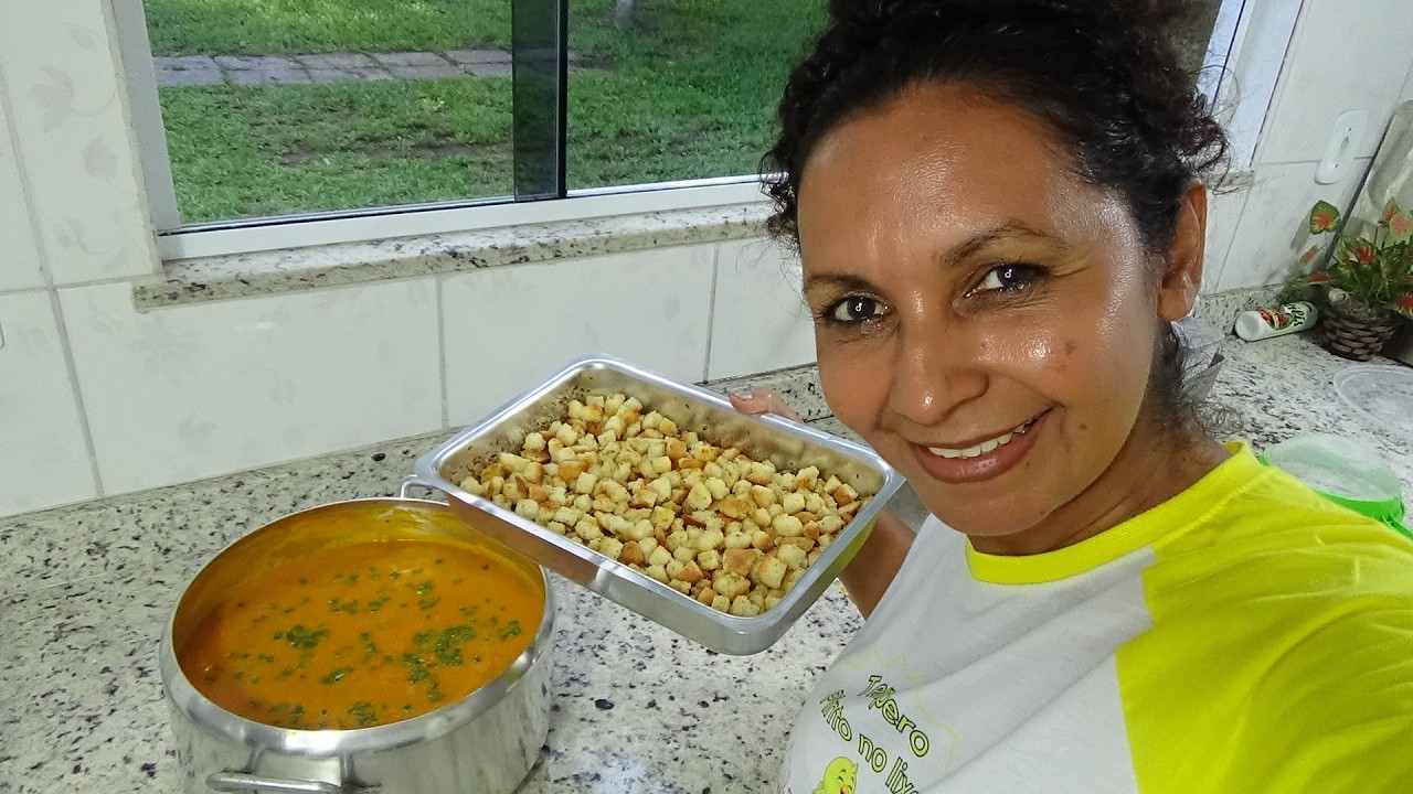 Caldo de ABÓBORA CREMOSO COM TORRADINHA DE PÃO DE FORMA