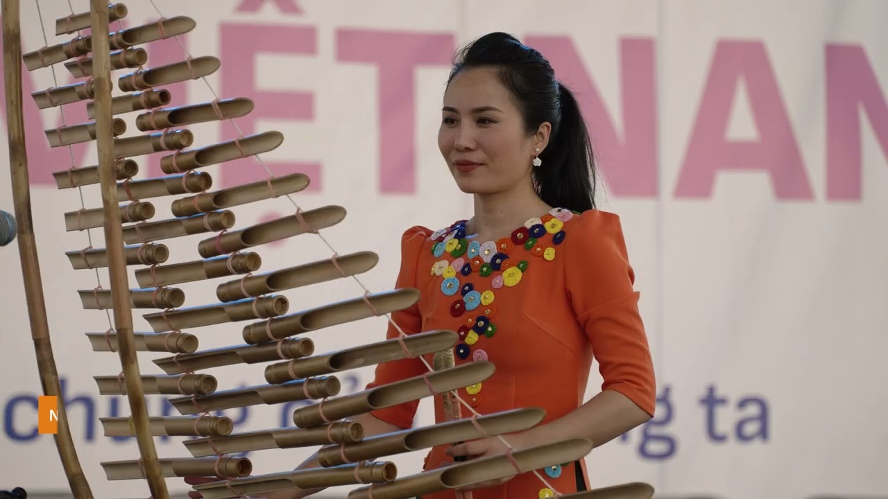 Dương Huyền Ly - Đàn bầu - Nhịp cầu quê hương và Đàn T'rưng - Mùa hái quả
