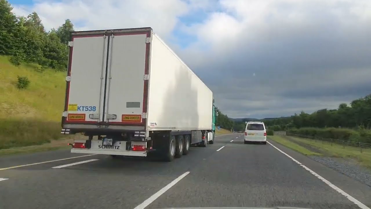 Ireland East Coast. Evening dash cam drive down the M11. 147 km 7.6L / 100km.