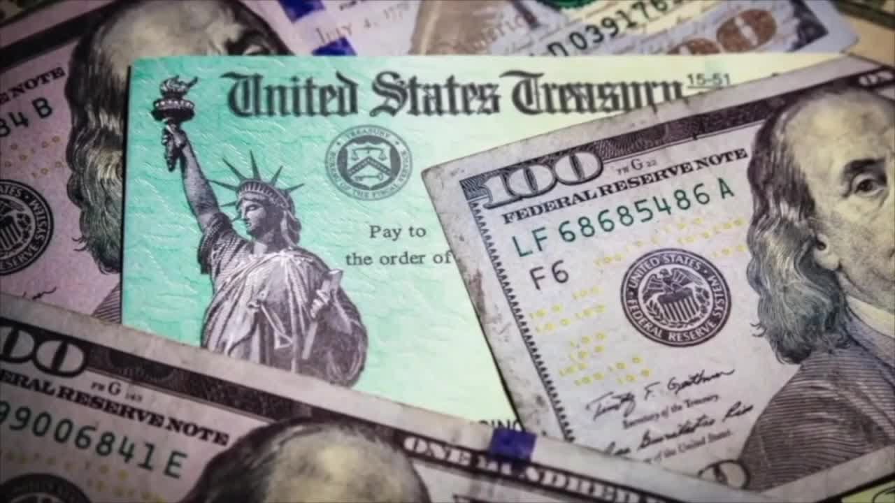Economic uncertainty: What financial experts are telling investors