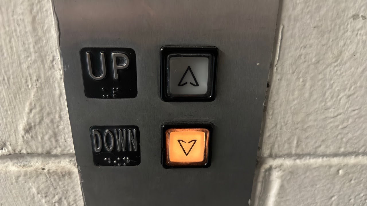 Fujitec Hydraulic Elevator @ Bank of America Plaza Parking Garage, Orlando, Florida