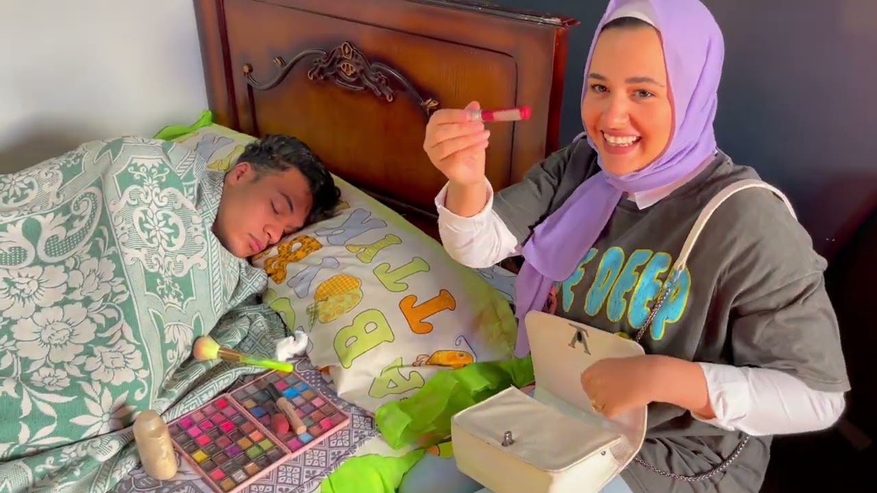 لعبت في وش احمد البخت 😂اقوي مقلب في احمد وهو نايم 🥲ضربني في الاخر
