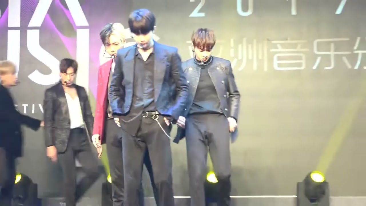 China boy band Team Spark &rsquo;BABY BABY' Special Stage @2017亚洲音乐颁奖典礼 &ldquo;BABY BABY&rdquo;特别舞台