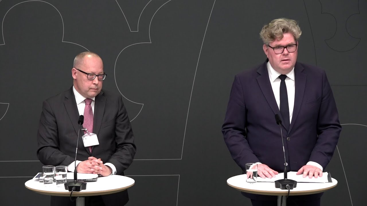 Presstr&auml;ff i samband med &ouml;verl&auml;mning av utredning om betald polisutbildning