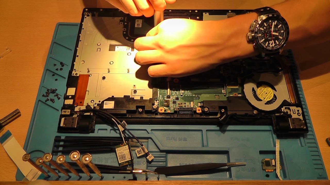 #18 Toshiba Satellite L50 C 18U dissasembly (keyboard replacement)