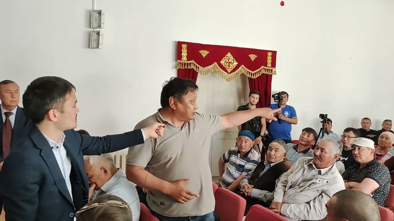 жалтыр . Устали от бездействие акимата депутатов