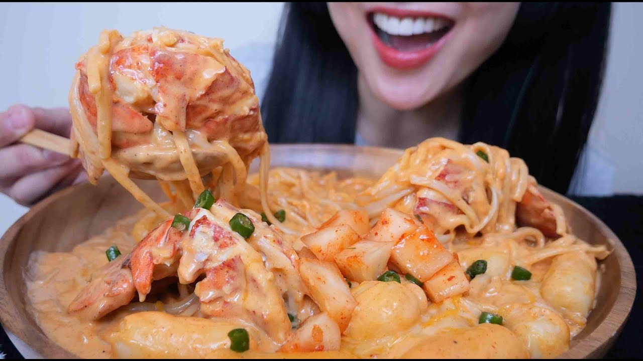LOBSTER CREAMY ALFREDO WITH A TWIST (ASMR EATING SOUNDS) NO TALKING | SAS-ASMR