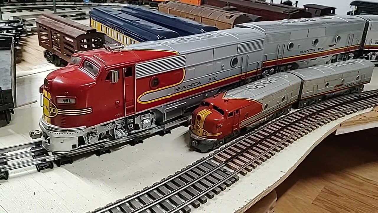 Дизельные и электрические пассажирские вагоны Santa Fe Super Chief Train EMD F3, стандартная коле...