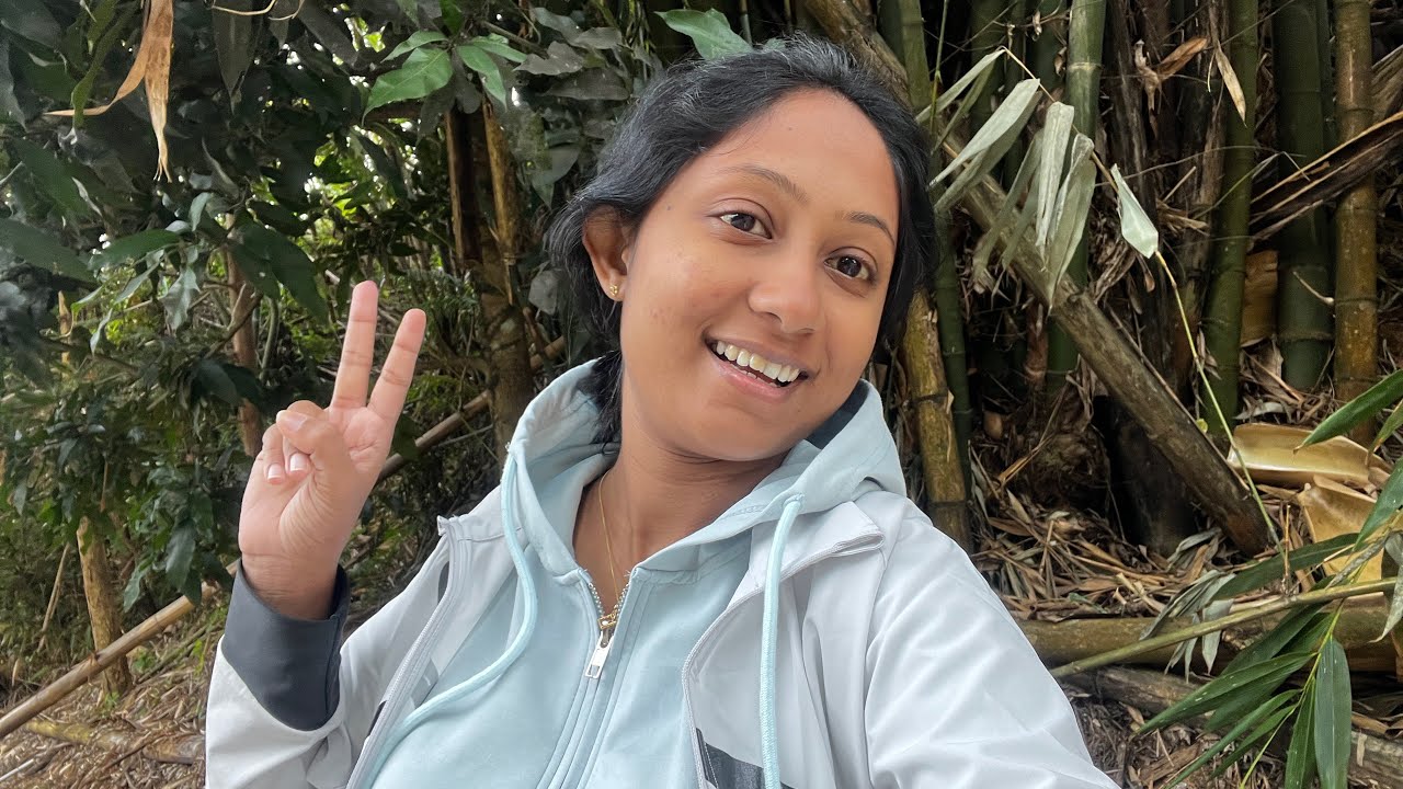 චීනෙට ආපු ලස්සන ලංකන් ලේලි පොඩ්ඩව කවුරු හරි උස්සන් යාවිද | Walking in a beautiful village in China