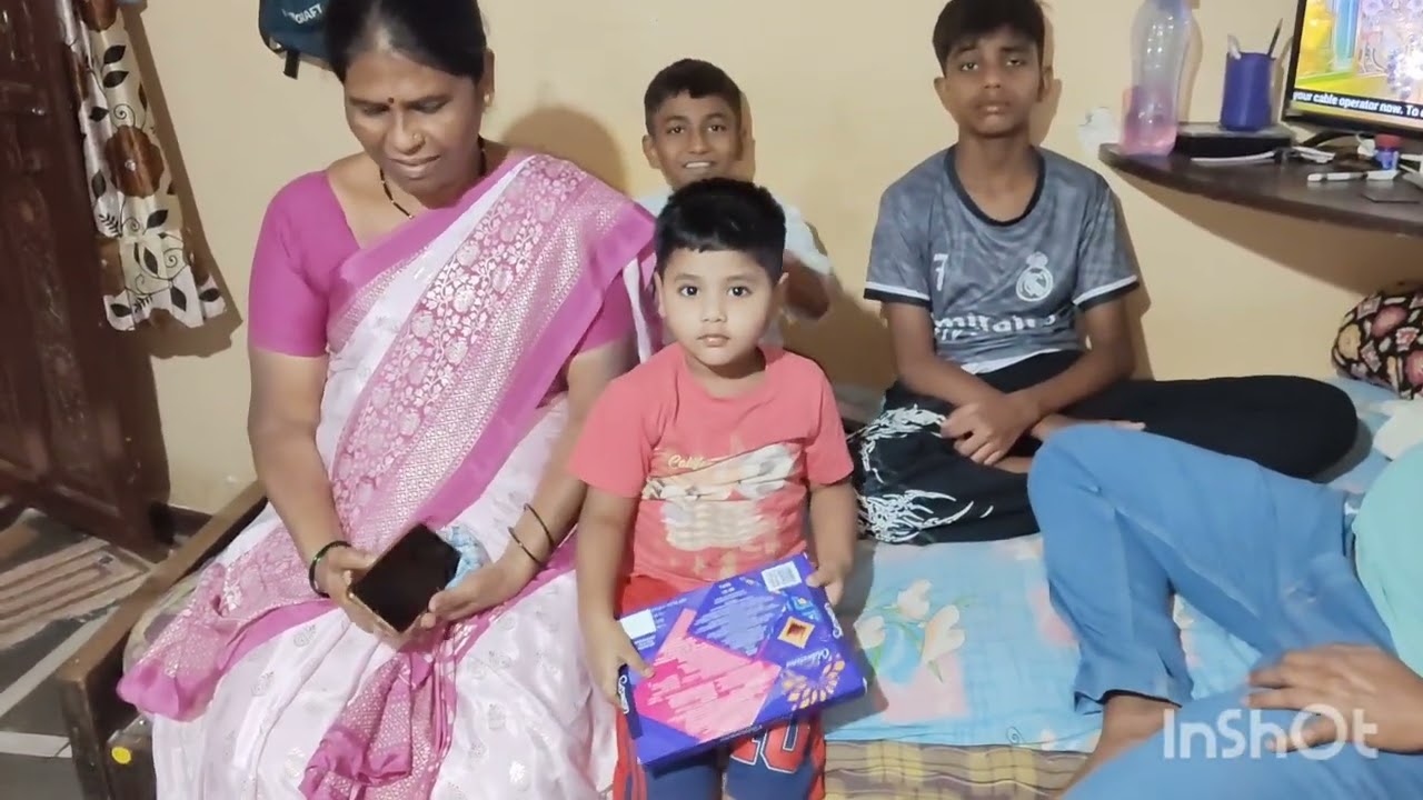 चार तारखेचा व्हिडिओ आहे. घरगुती साध्या सिम्पल पद्धतीने सोनाक्षीचा बर्थडे सेलिब्रेशन केला🥰🤗.
