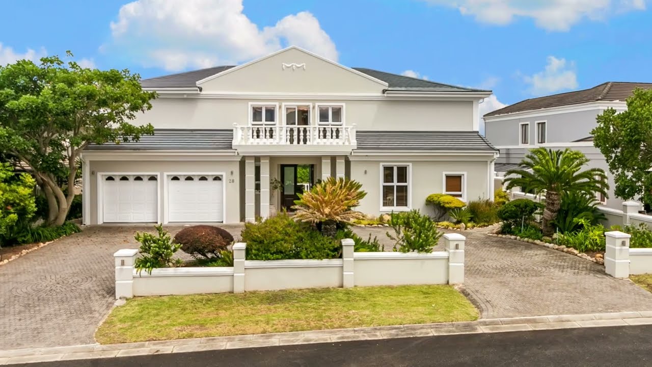 R8,200,000 | 4 Bedroom House For Sale in Pezula Golf Estate