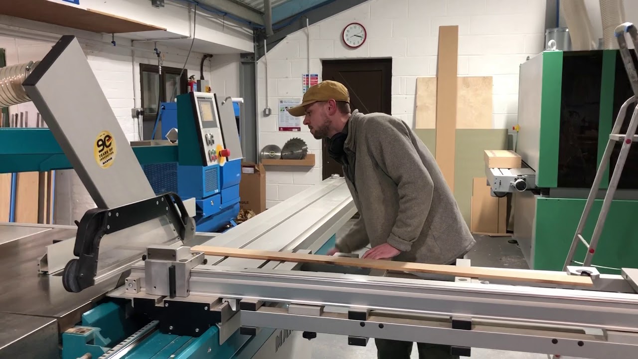 Changing a panel saw blade