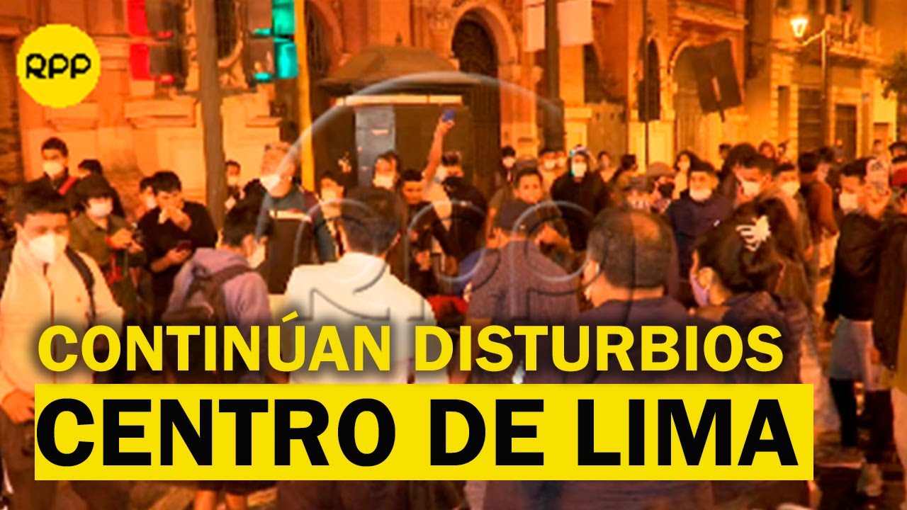 Policías dispersan a manifestantes que continúan en el centro de Lima