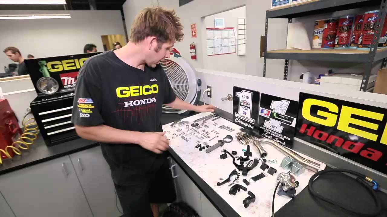 Prepping the GEICO Honda CRF250R
