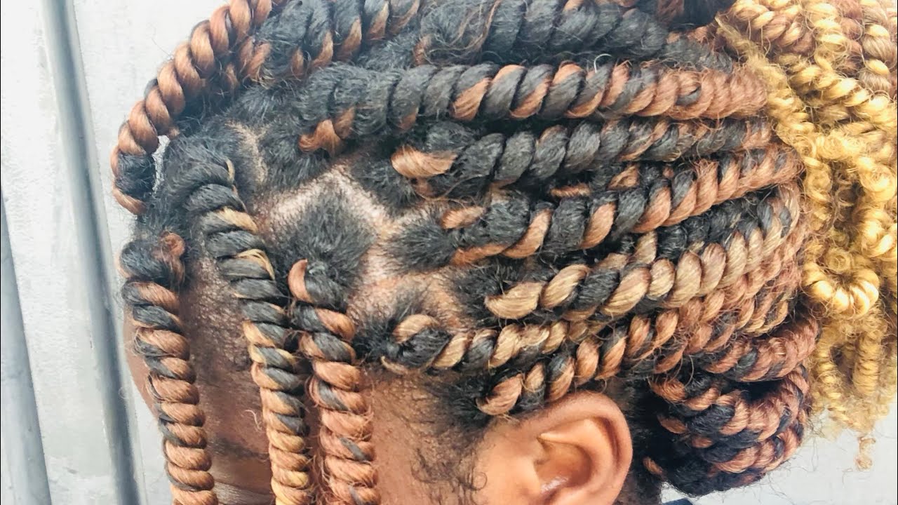 Lavagem no cabelo, preparei o material para trançar a cliente, desmanchei o meu  cabelo ,dia difícil