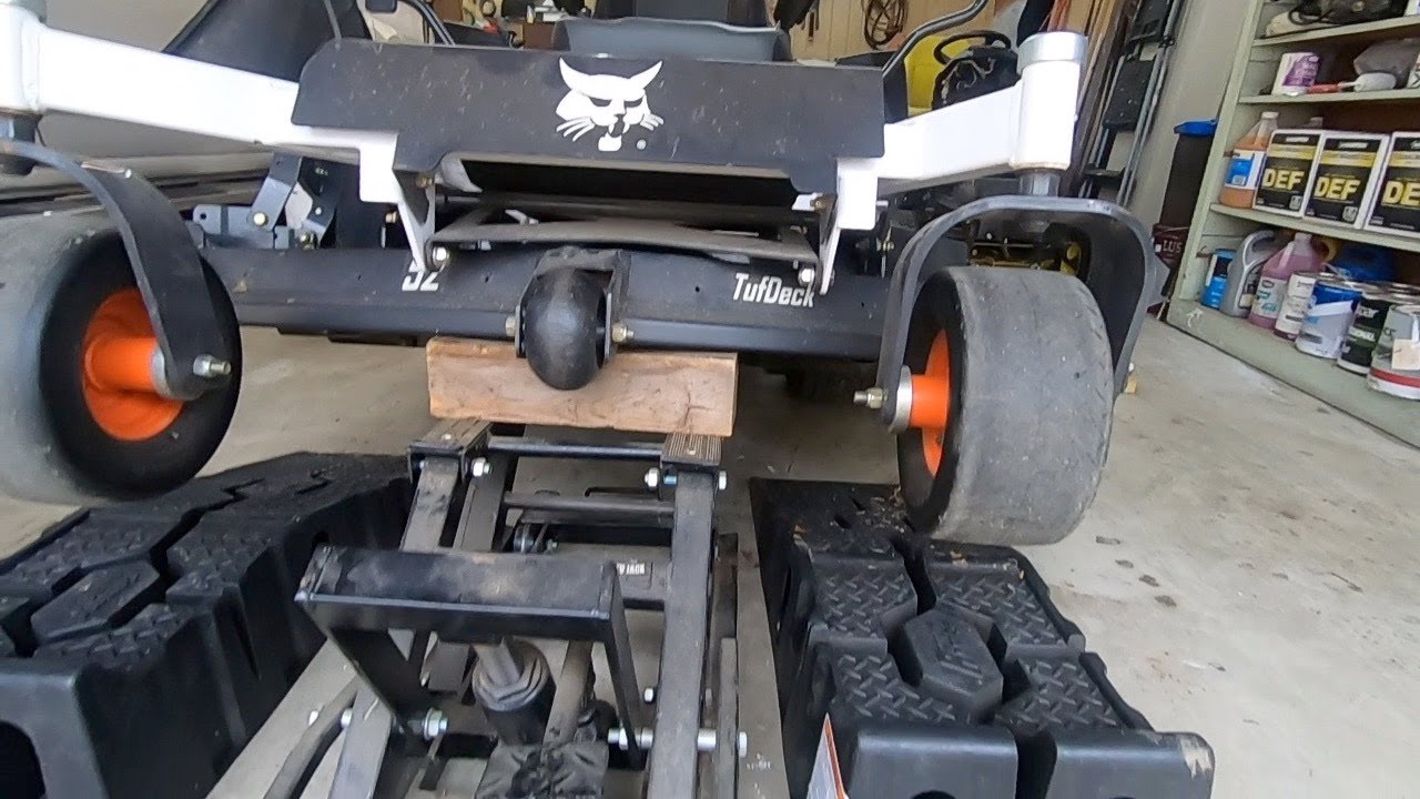 Changing/Sharpening Blades on Bobcat ZT2000 Zero Turn - Shirt Giveaway - KOL 195