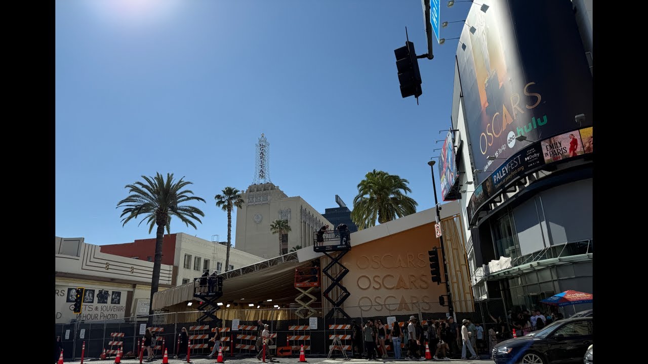 LIVE: Oscars Day on Hollywood Blvd - Fans Waiting for Red Carpet Arrivals
