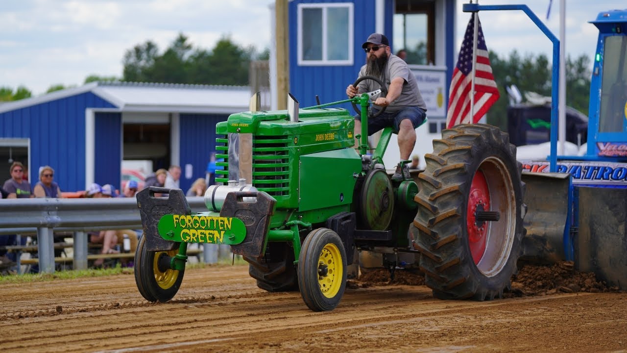 Farm Stock Tractor Pulling in Taylor, WI 2025!
