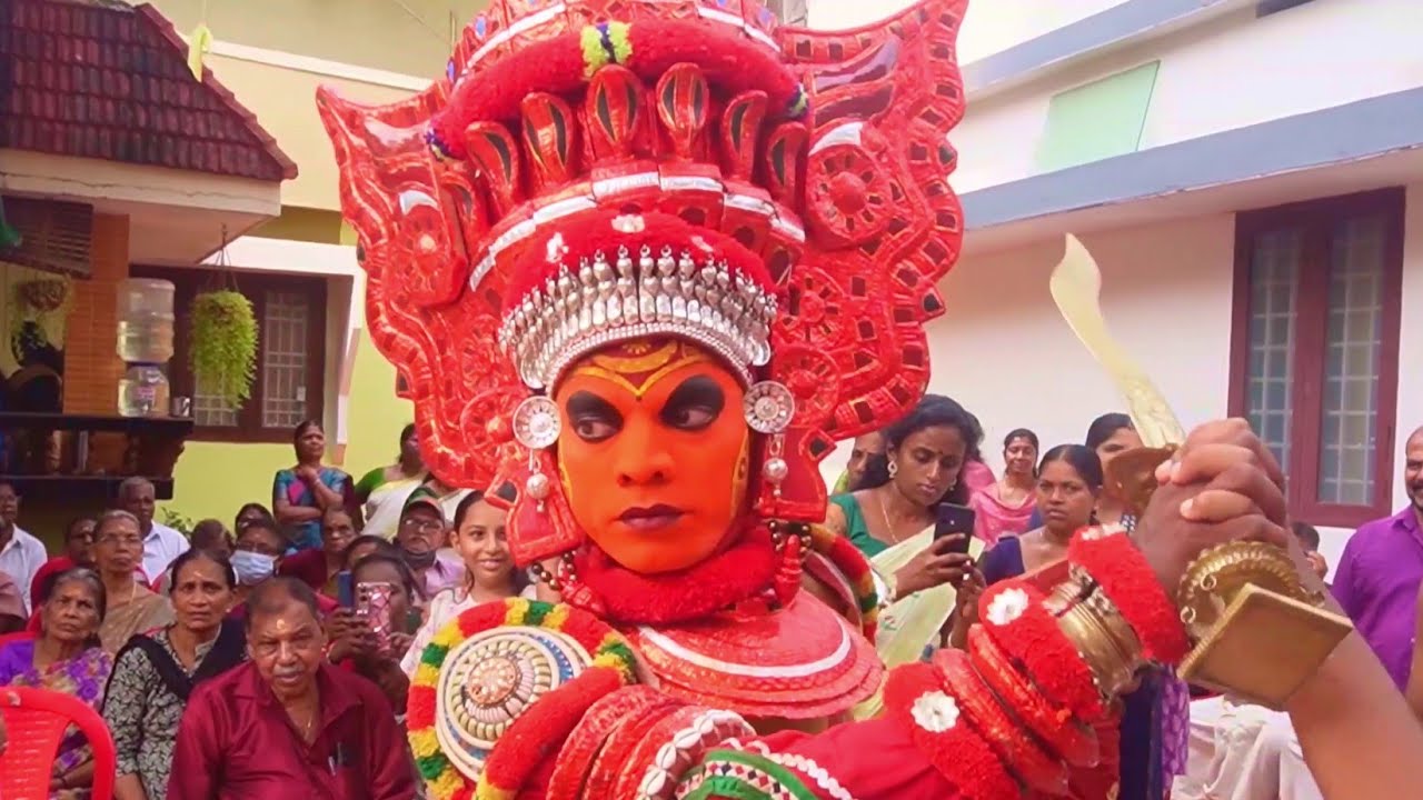 Theyyam @ calicut Vettaikorumagan vellattu nedumppassery vettaikorumagan temple Eranhipalam