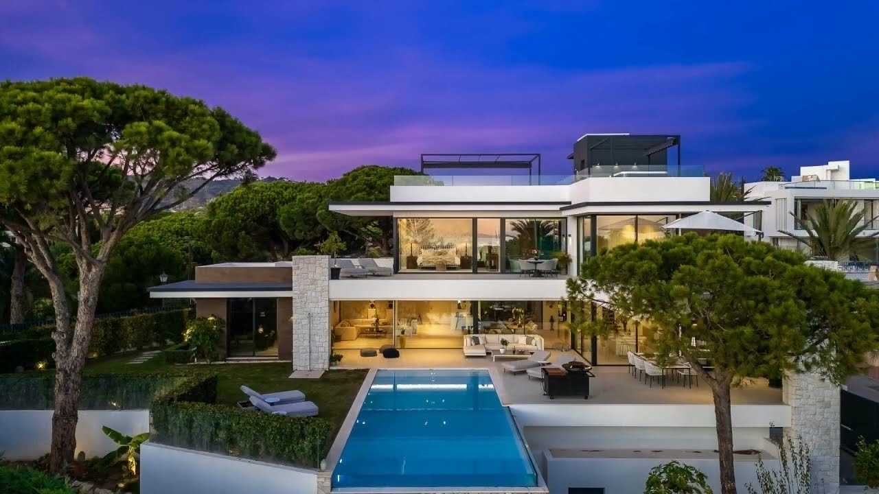 Modern Villa in prime location few meters from the Beach Ref. W 02QWDS