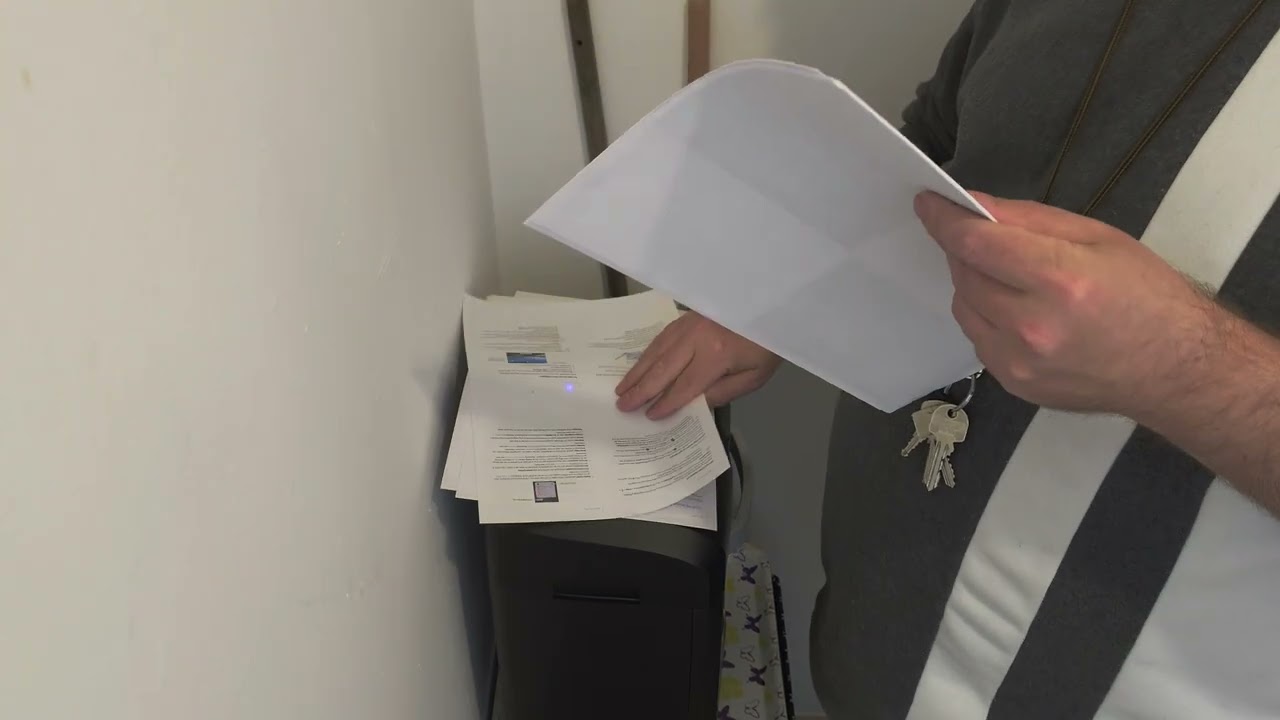Bonsaii C266-B shredder in use in 4K HDR