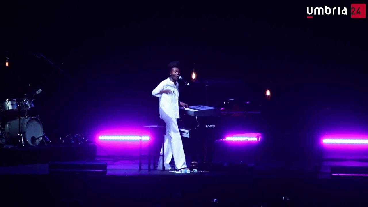 Incredibile 'Te voglio bene assaie' mai sentita così: Clementine canta Caruso a Umbria Jazz