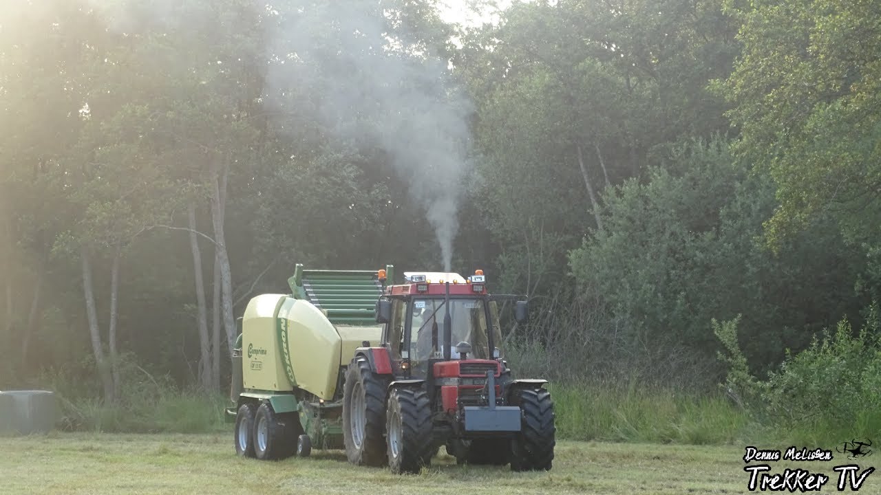 Pressing bales | Case 845XL + Krone Comprima CF 155 XC | balen persen |Handelsonderneming W.G Timmer