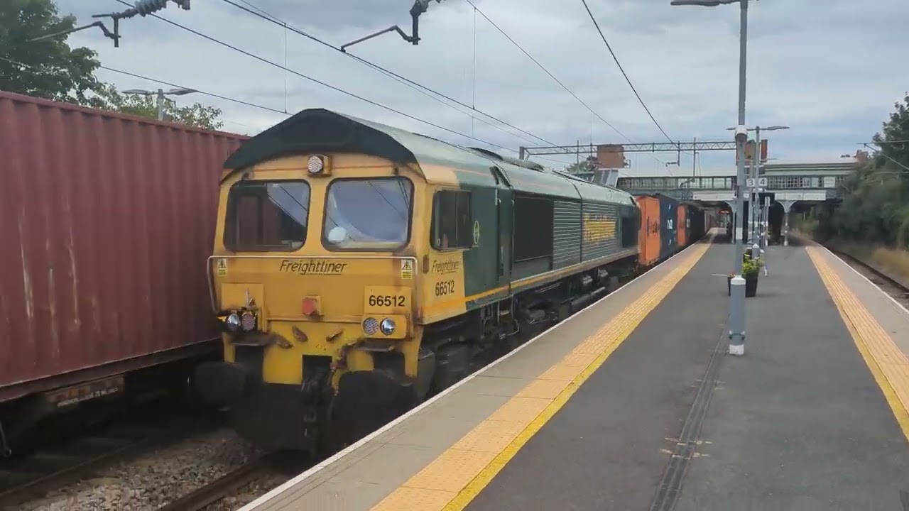 66510 & 66512 pass through Witham together working 4M93 & 4Z93