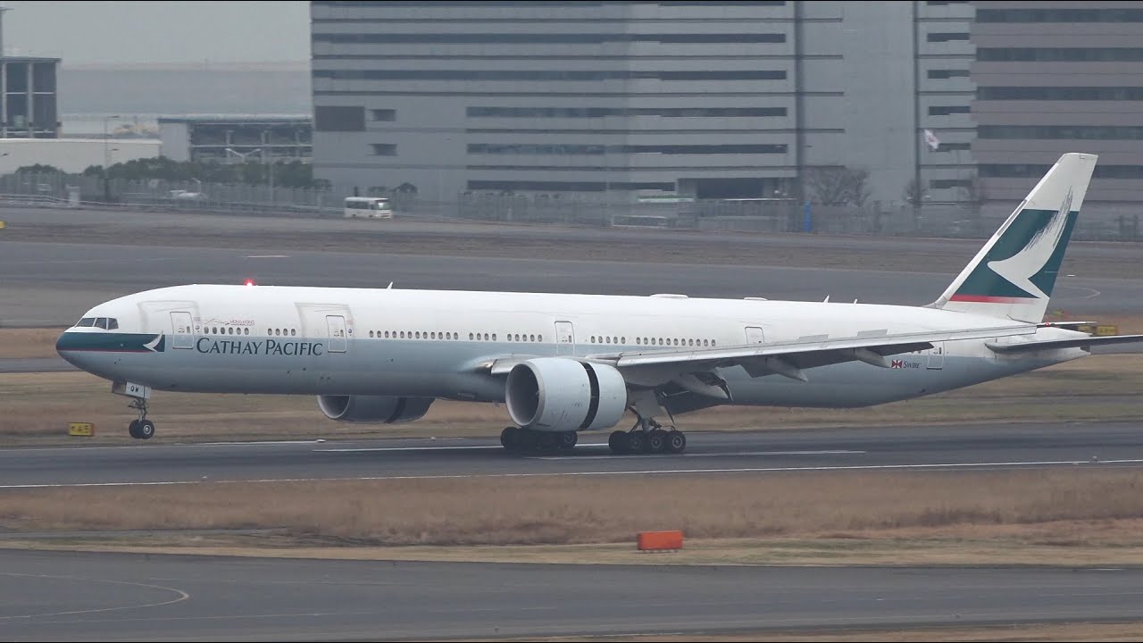 Cathay Pacific Boeing 777-300ER B-KQW Landing at HND 34L
