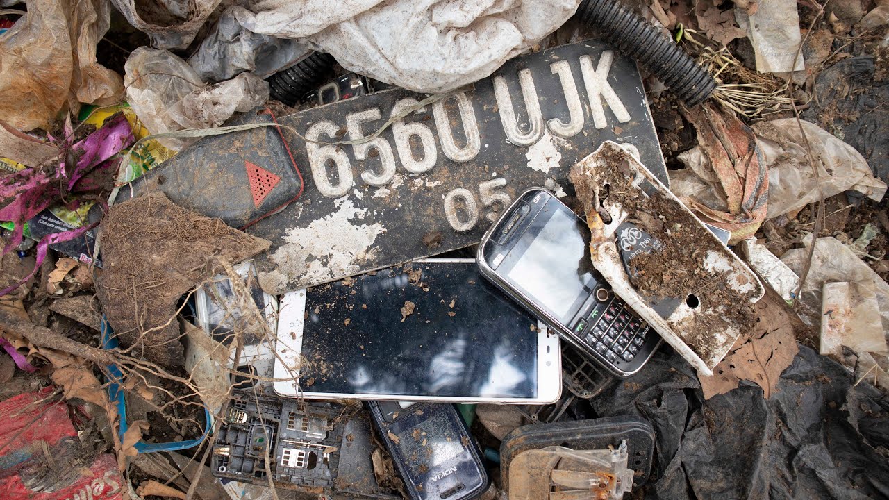 Looking for an old phone in the trash || Restoration old phone