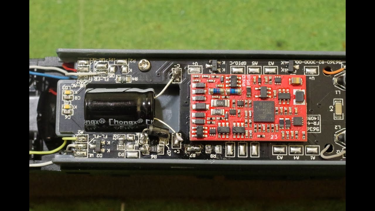 How to add a capacitor to Piko H0 model locomotive (PKP EU07 demo, also works with ESU)