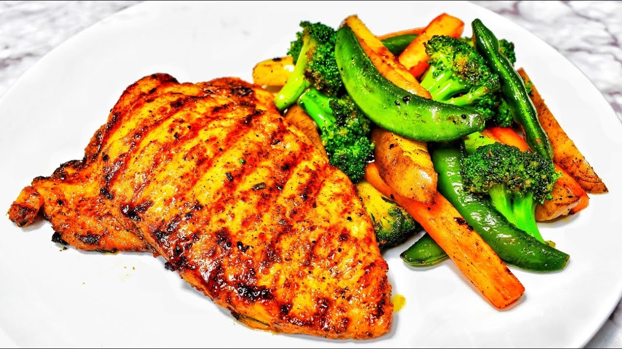 Perfect chicken steak with creamy white sauce & sauteed vegetables.
