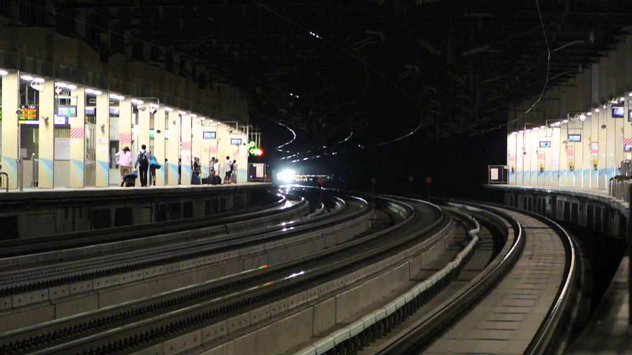 Nikon 1 movie test 720p 60fps - Shinkansen bullet train E6 E5 at night