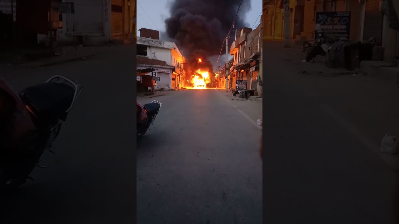Burning truck on Kakowal Road At Morning 6.00 AM ludhiana.punjab