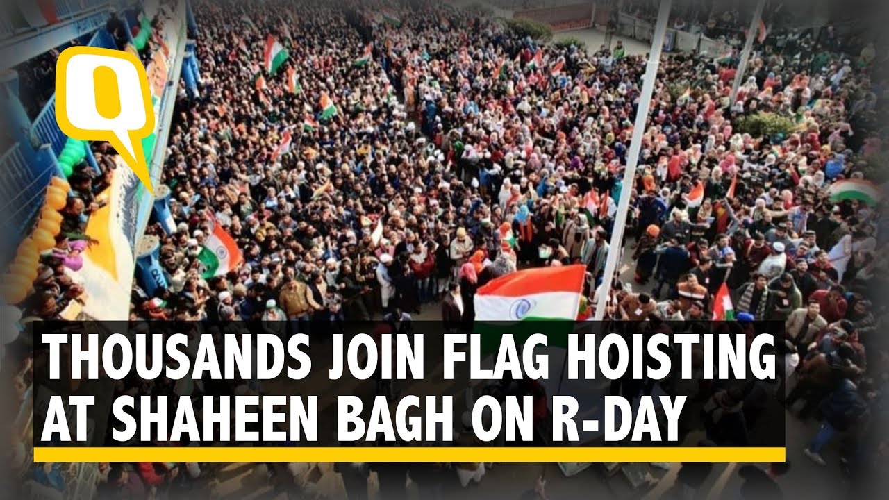 Amid Anti-CAA Protests, Thousands Join Flag Hoisting At Shaheen Bagh on Republic Day | The Quint