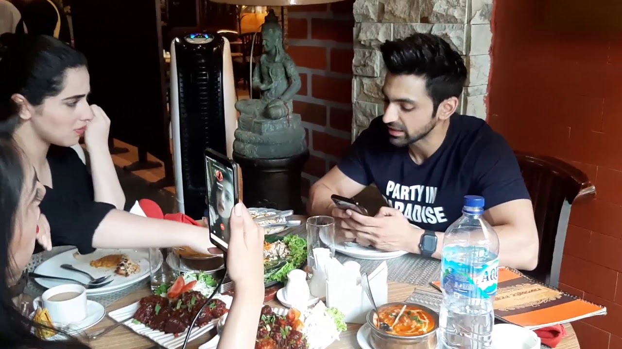 Cast Bahu Begum Makan siang dengan Pemenang Quiz Antv