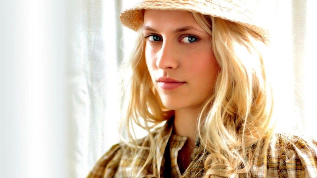 Teresa Palmer / Please Subscribe...video slide show,  3_30_2019.