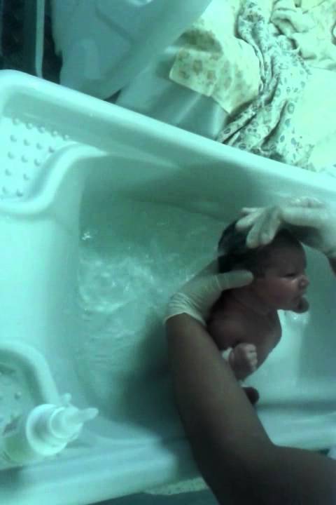 Meu primeiro banho com um dia de vida!