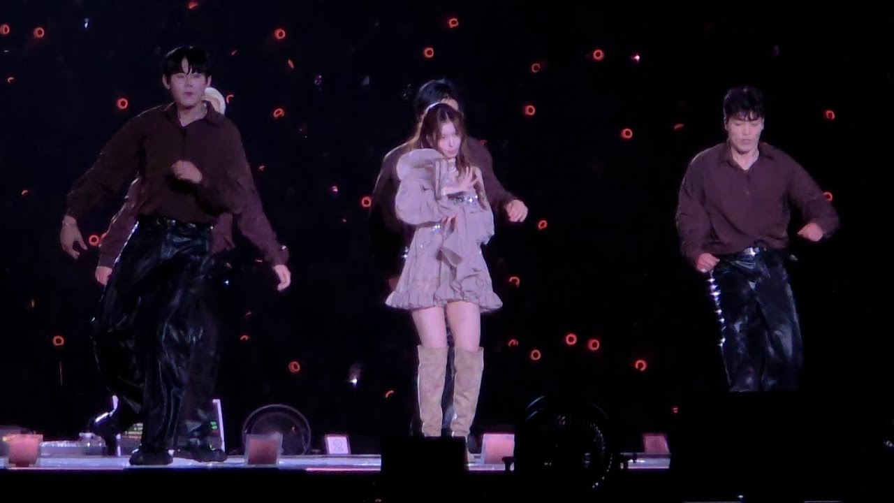 [8K] 251206 TWICE Sana + Momo solo stage + Fancy [THIS IS FOR ]WORLD TOUR IN HONG KONG Day 1