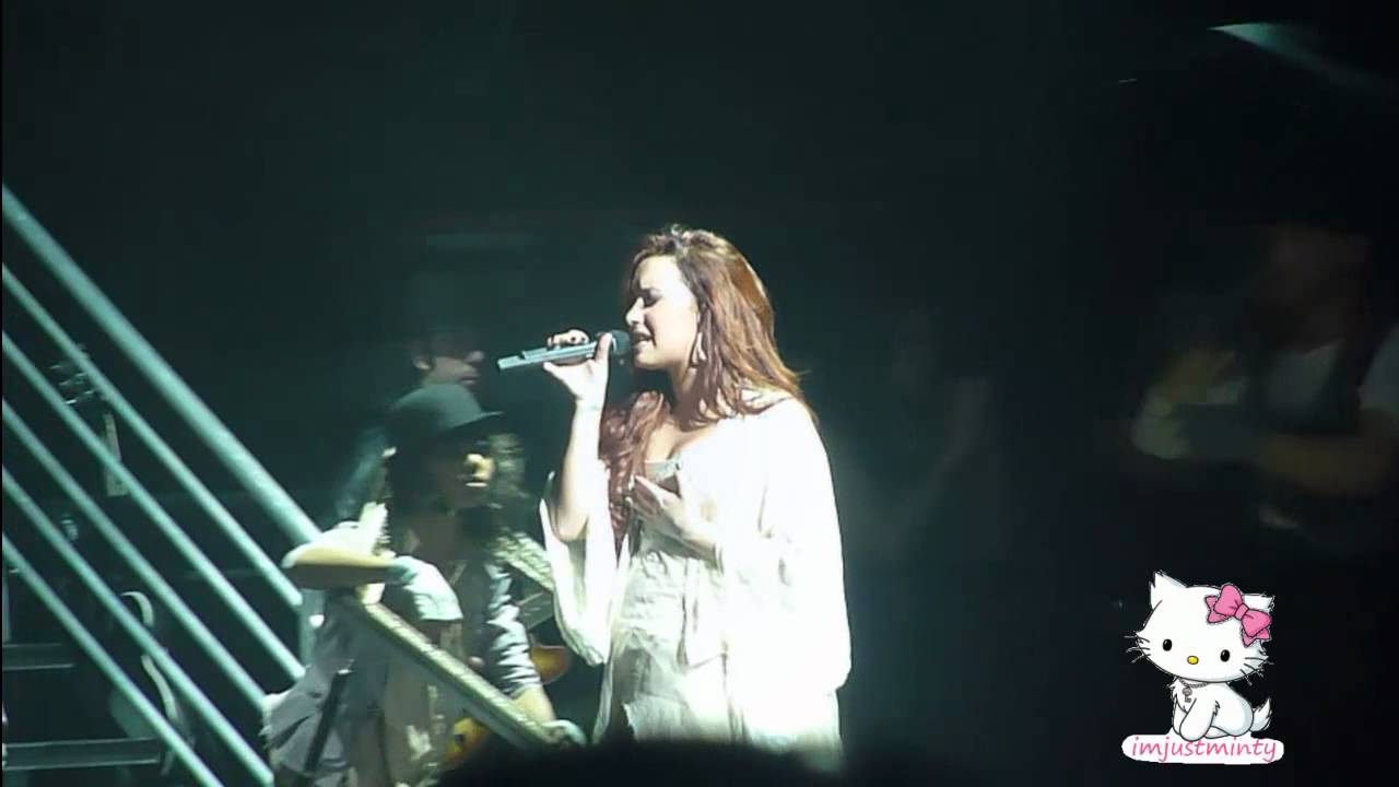 Demi Lovato - Lightweight LIVE at the Rosemont Theatre in Chicago 12/3/11