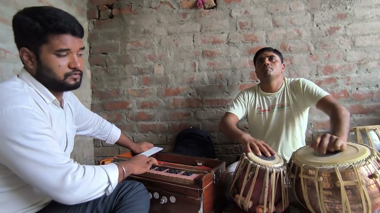 मैं ख़्याल हूँ किसी और का, मुझे सोचता कोई और है!सरे-आईना मेरा अक्स है, पसे-आईना कोई और है !! MKP &AK